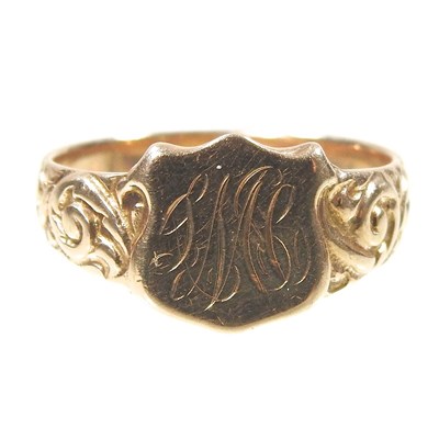 Lot 15 - A 9 carat gold signet ring, the central shield...
