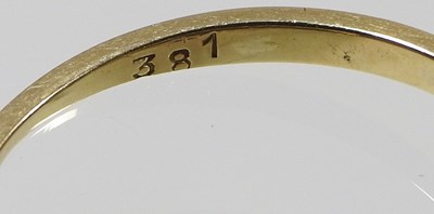 Lot 101 - An 18 carat gold and platinum set three stone...