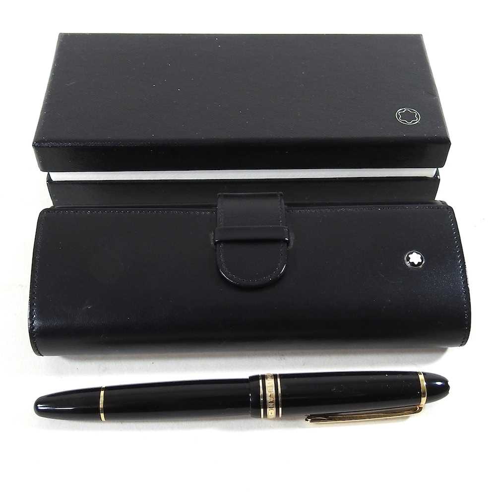 Lot 4 - A Montblanc black Meisterstuck fountain pen,...