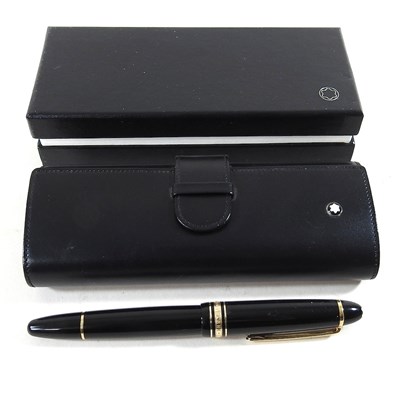 Lot 4 - A Montblanc black Meisterstuck fountain pen,...