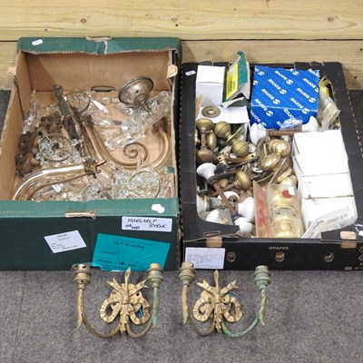 Lot 211 - A pair of Edwardian brass wall lights