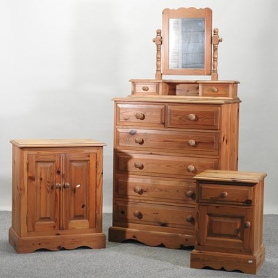 Lot 47 - A modern pine chest of drawers
