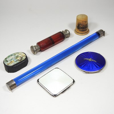 Lot 40 - A Victorian glass double ended scent bottle,...