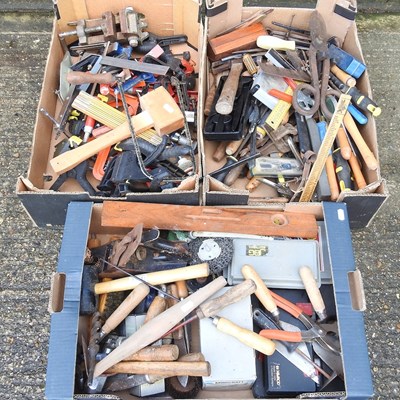 Lot 498 - A collection of various hand tools and garden...