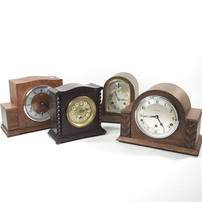 Lot 558 - A 1920's oak cased mantel clock, 21cm high,...