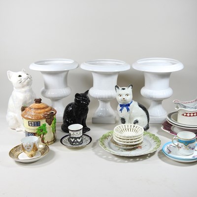 Lot 760 - An early 19th century New Hall porcelain cream...