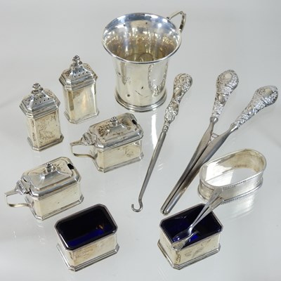 Lot 26 - A Victorian silver mug