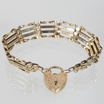 Lot 4 - A 9 carat gold gate bracelet