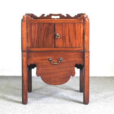 Lot 402 - A George III style mahogany tray top commode,...