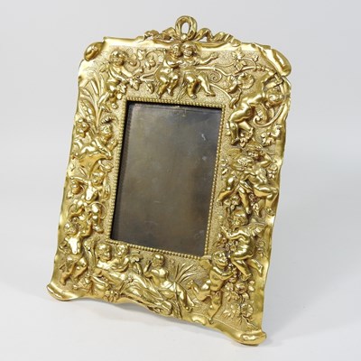 Lot 121 - An ornate gilt brass photograph frame