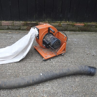 Lot 363 - An electric dust extractor