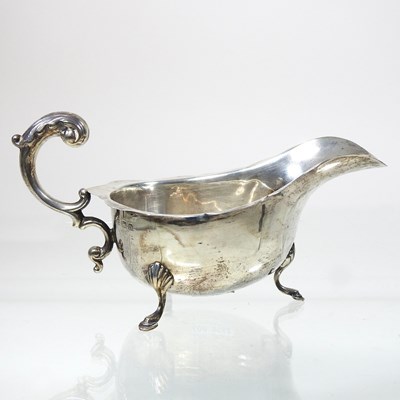 Lot 490 - An early 20th century silver sauce boat, of...