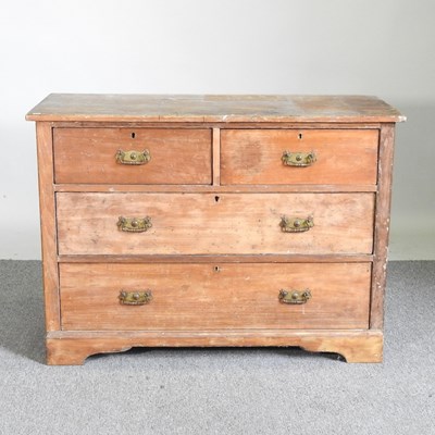 Lot 302 - An Edwardian walnut chest of drawers