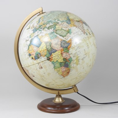 Lot 371 - A mid 20th century terrestrial eleven inch...