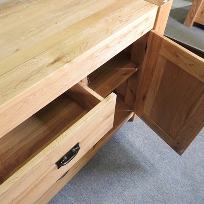 Lot 163 - A modern light oak sideboard