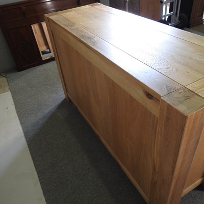 Lot 163 - A modern light oak sideboard