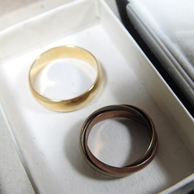 Lot 76 - A 9 carat gold cluster ring, together with an...