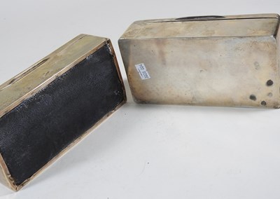 Lot 94 - An early 20th century silver table cigarette...