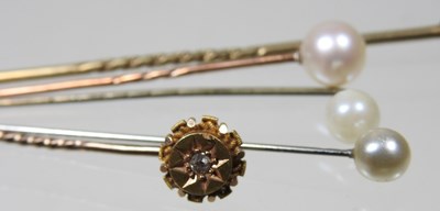 Lot 70 - A 15 carat gold mounted diamond tie pin,...
