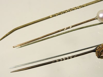 Lot 70 - A 15 carat gold mounted diamond tie pin,...