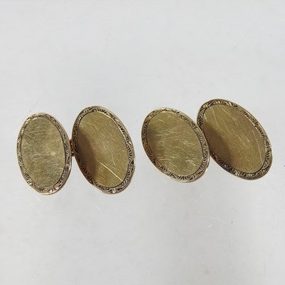 Lot 5 - A pair of 9 carat gold cufflinks, of oval...