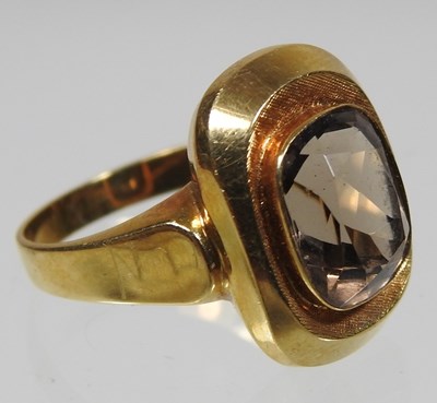 Lot 32 - An 18 carat gold quartz dress ring, stamped...