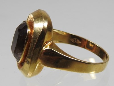 Lot 32 - An 18 carat gold quartz dress ring, stamped...