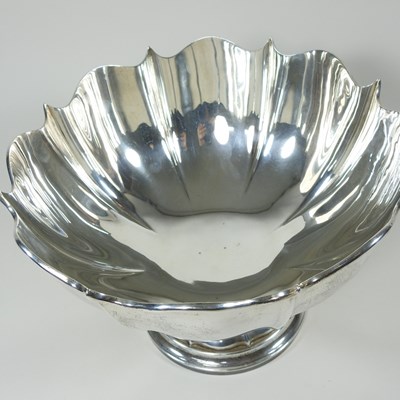 Lot 2 - A large early 20th century silver rose bowl,...