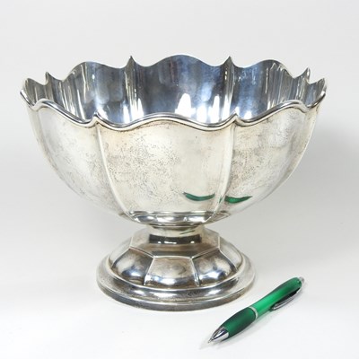 Lot 2 - A large early 20th century silver rose bowl,...