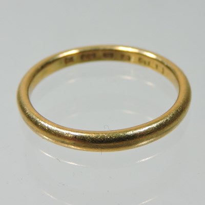 Lot 33 - A 22 carat gold wedding band
