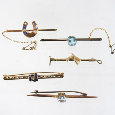 Lot 65 - A 9 carat gold sapphire and diamond set horseshoe bar brooch