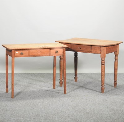 Lot 78 - An early 20th century pine side table
