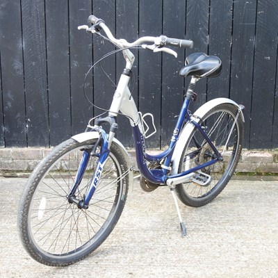 Lot 72 - A ladies TREK Navigator 100 bicycle