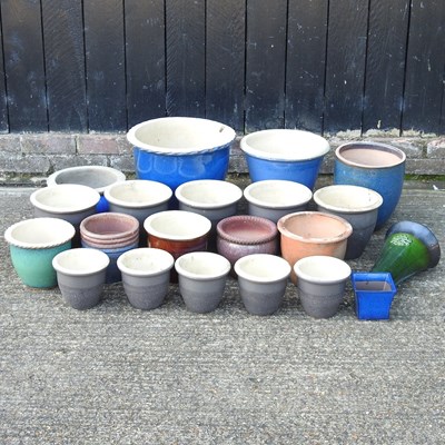 Lot 135 - A collection of various glazed garden pots (21)