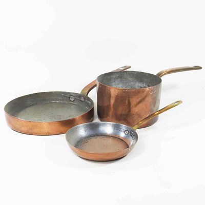 Lot 113 - A large 19th century copper frying pan, 32cm...