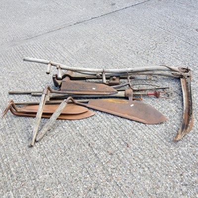 Lot 147 - A collection of vintage hand tools (13)
