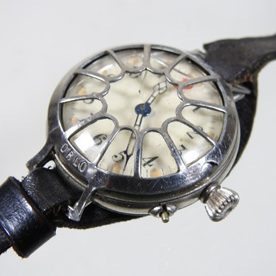 Lot 9 - A World War I military trench wristwatch