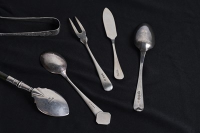 Lot 135 - A collection of mixed silver flatwares, 80g gross