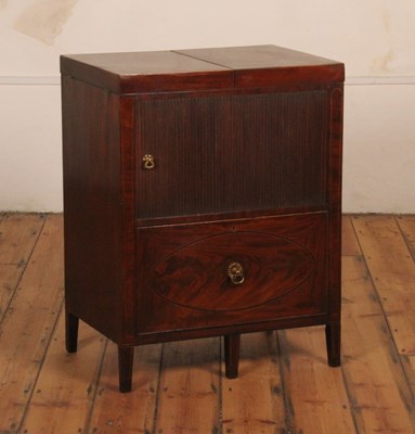 Lot 414 - A Georgian mahogany gentleman's washstand,...
