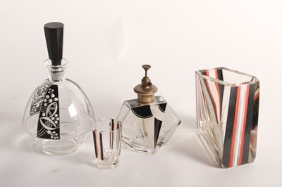 Lot 33 - A collection of Art Deco glassware