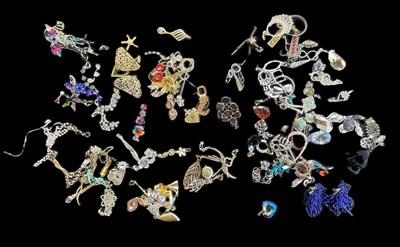 Lot 166 - A collection of costume jewellery