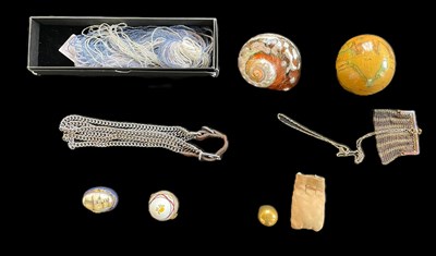 Lot 207 - Miscellaneous items, to include a string...