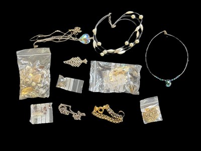Lot 187 - A collection of costume jewellery