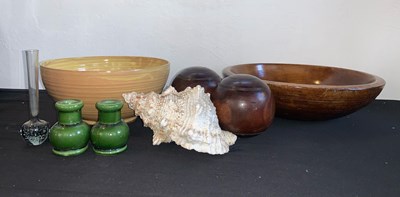 Lot 287 - A collection of mixed treen, glassware and...