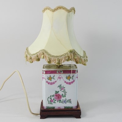 Lot 296 - An early 20th century Chinese porcelain table lamp