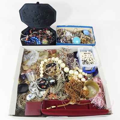 Lot 385 - A collection of costume jewellery, to include...
