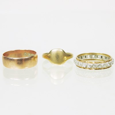 Lot 128 - A 9 carat gold wedding band, 2.6g, size P,...