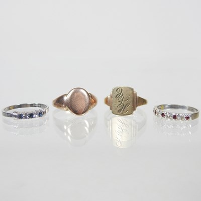Lot 99 - A 9 carat gold signet ring, engraved with...