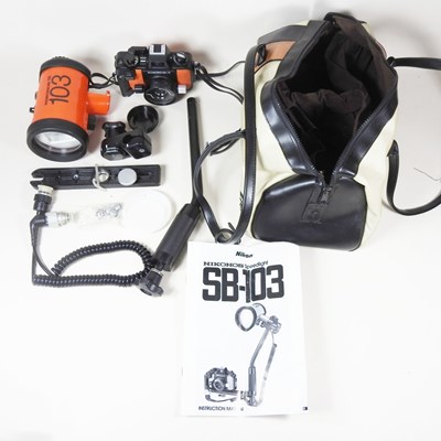 Lot 171 - A Nikonos-V underwater camera, with accessories