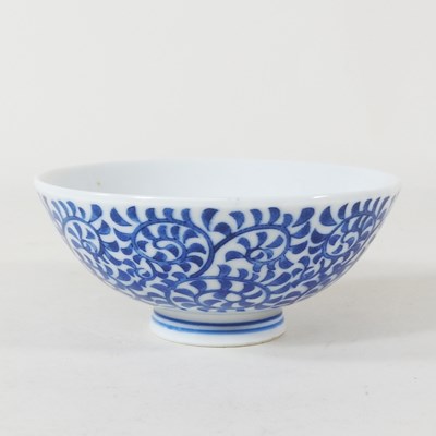 Lot 181 - A Chinese porcelain blue and white pedestal...